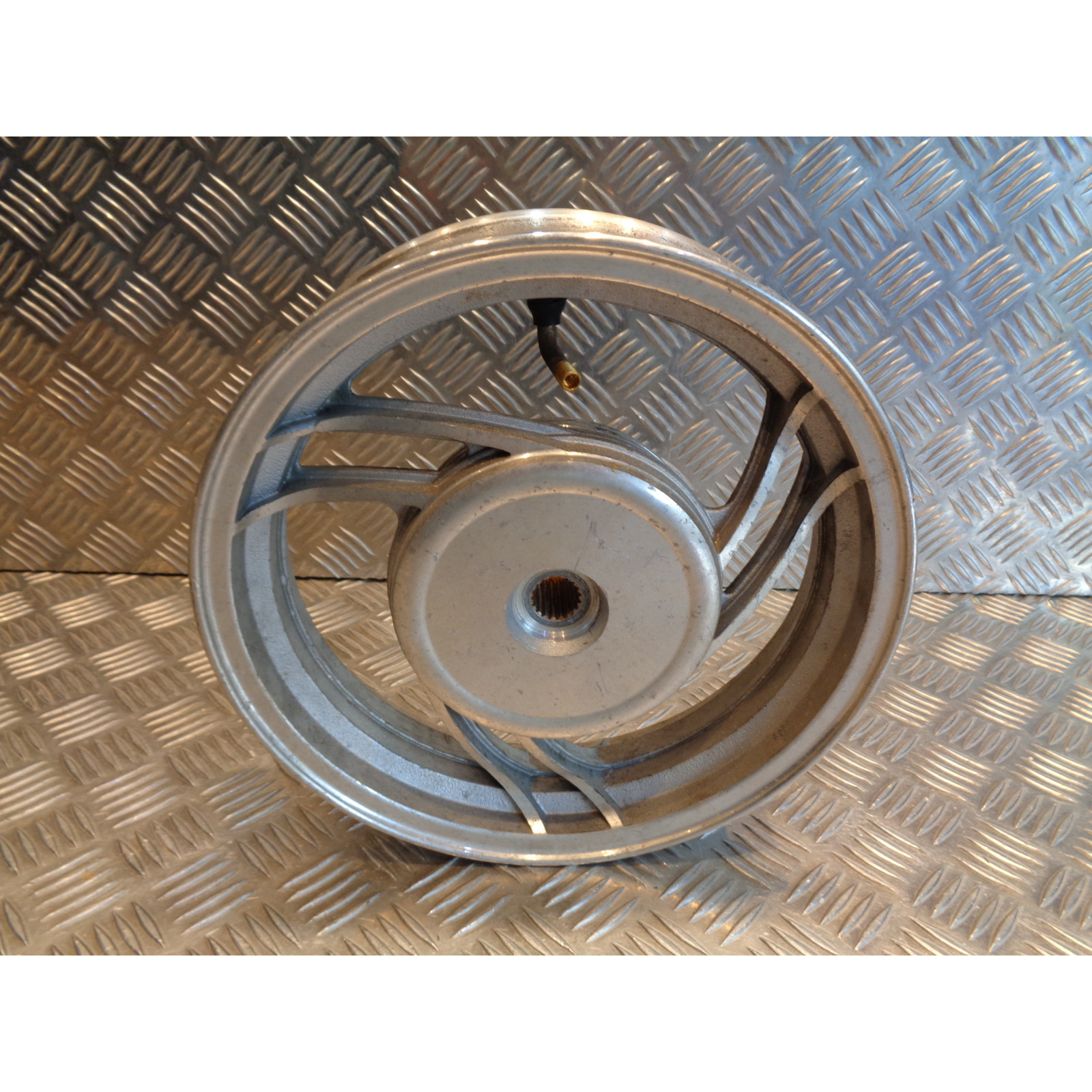 jante roue arriere 2.15 x 10 scooter chinois 50 gy6 4 temps jonway baotian roma ...