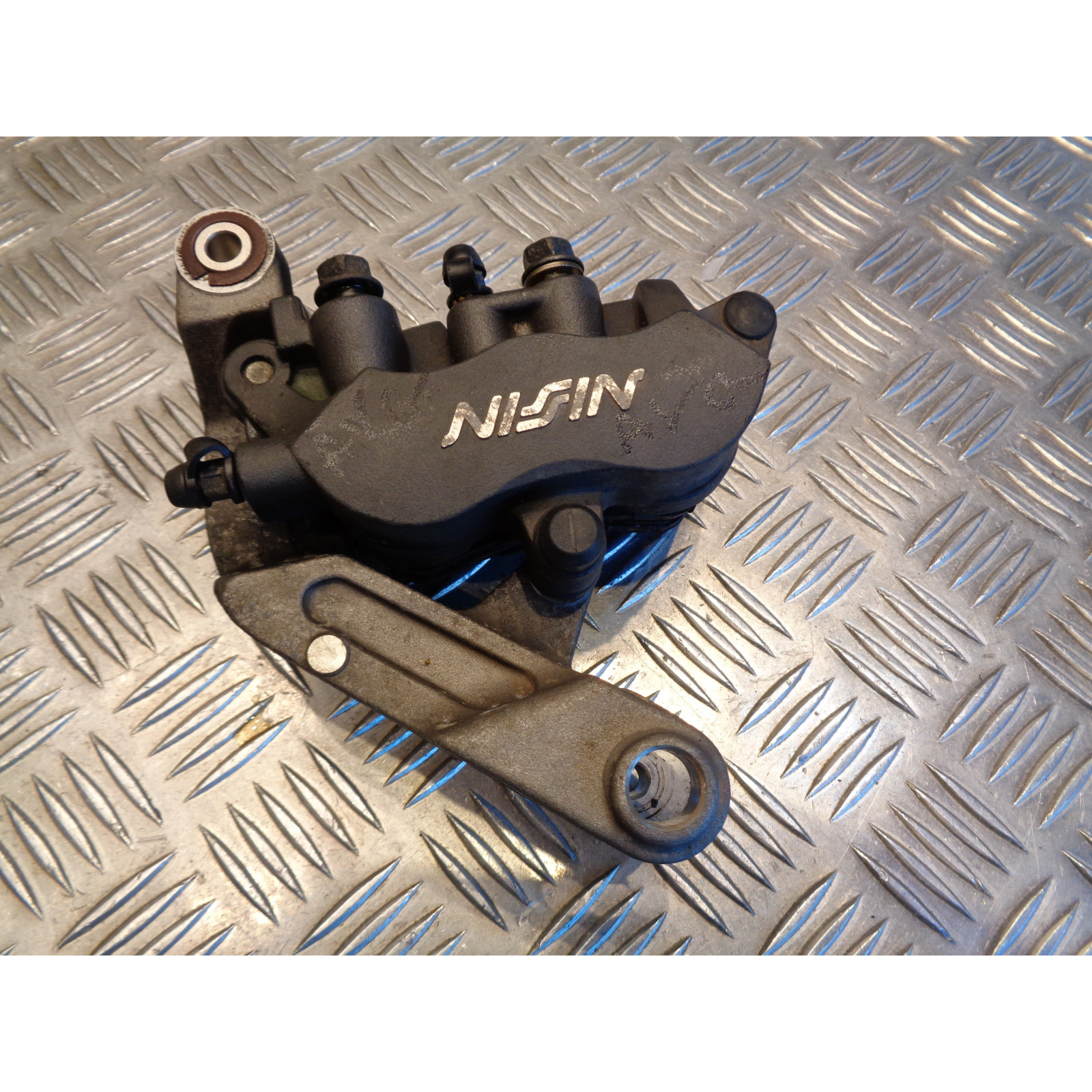 etrier frein avant gauche moto honda cbr 1100 xx sc35