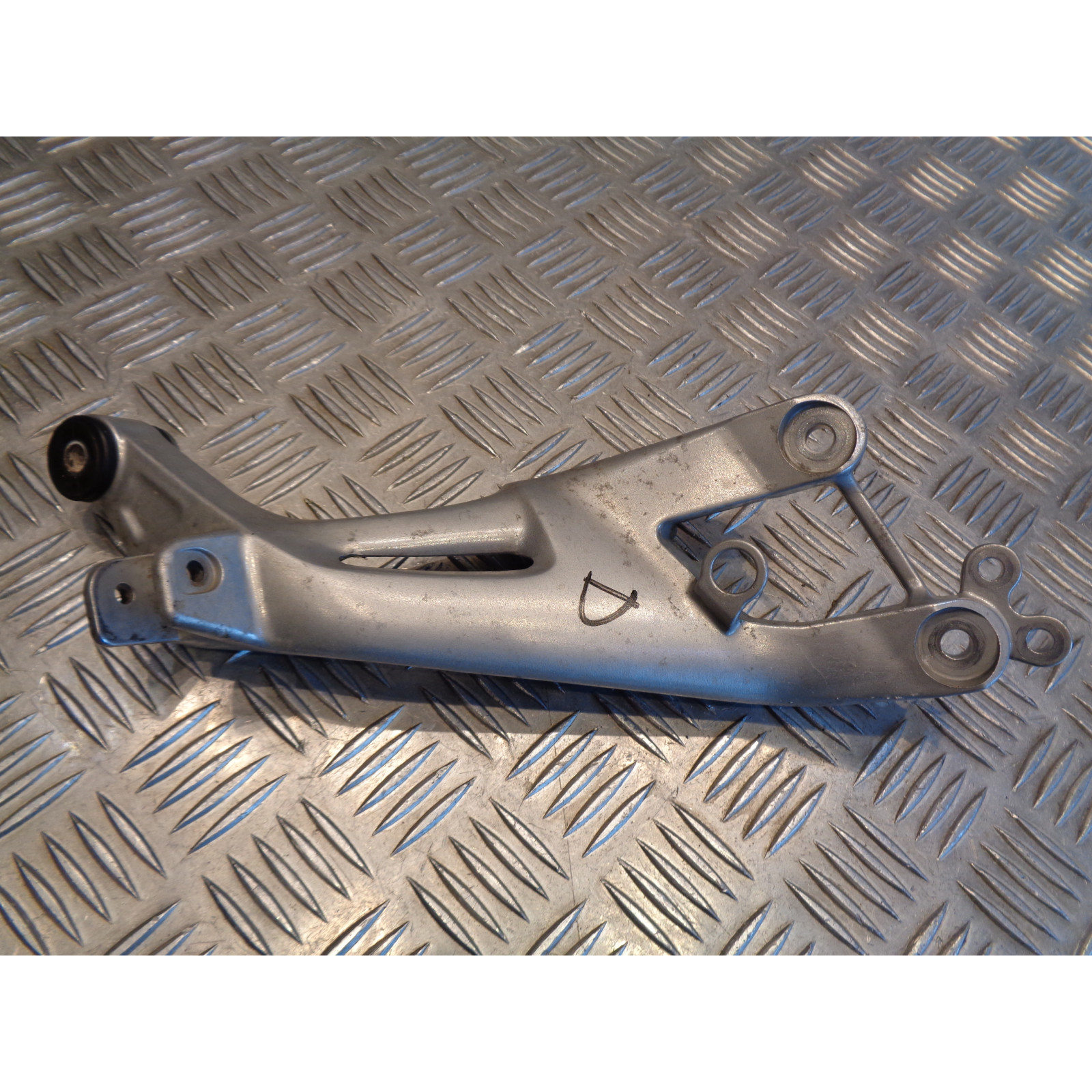 platine repose cale pied arriere droit moto honda cbr 1100 xx sc35