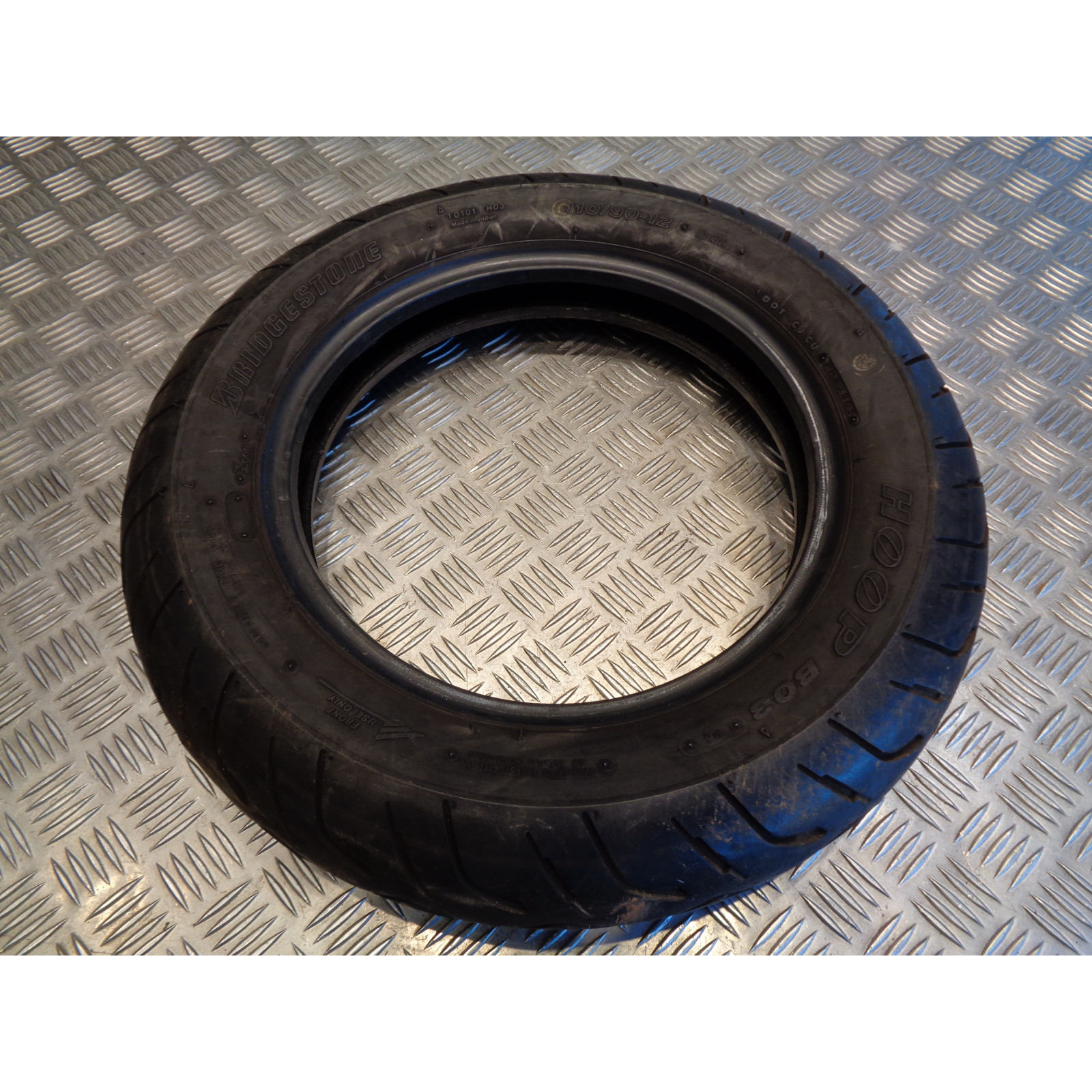 pneu scooter Bridgestone b03 hoop 110 / 90 - 12 64l occasion