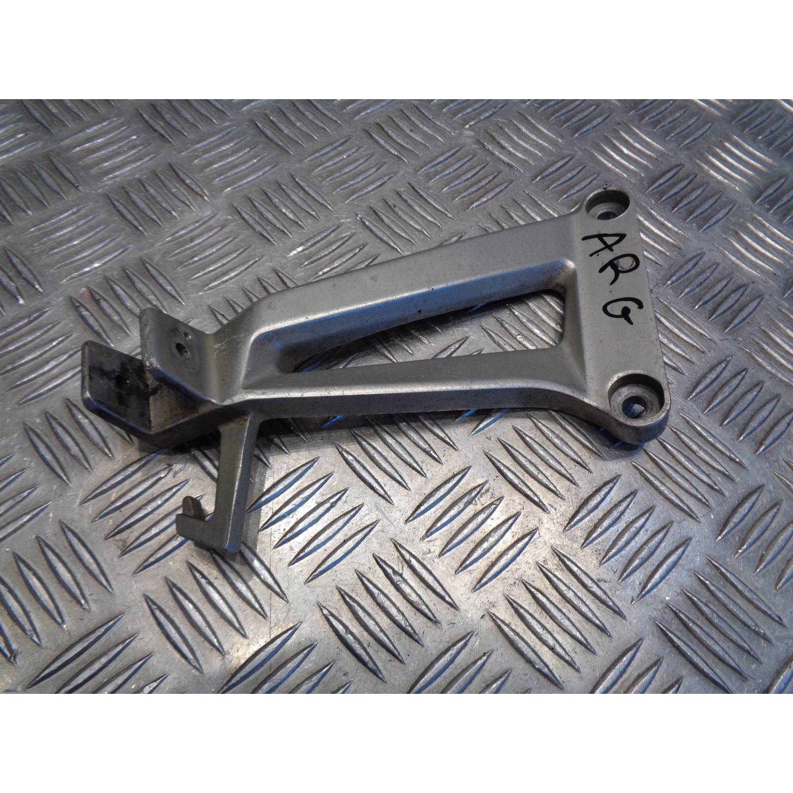 platine arriere gauche pour cale repose pied moto honda 125 cbr jc34a mlhjc34a