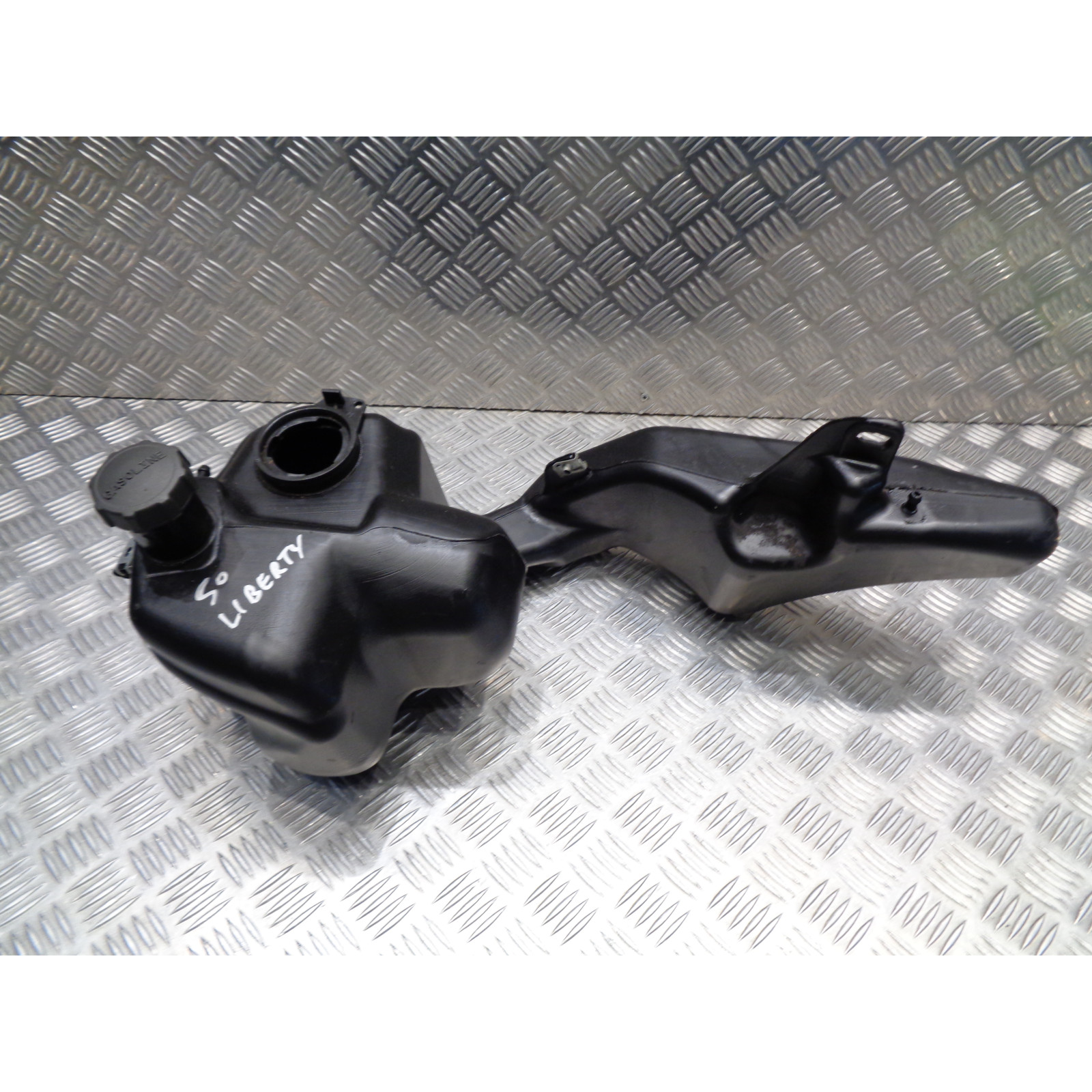 reservoir essence scooter piaggio 50 liberty 2 temps c42500 2009