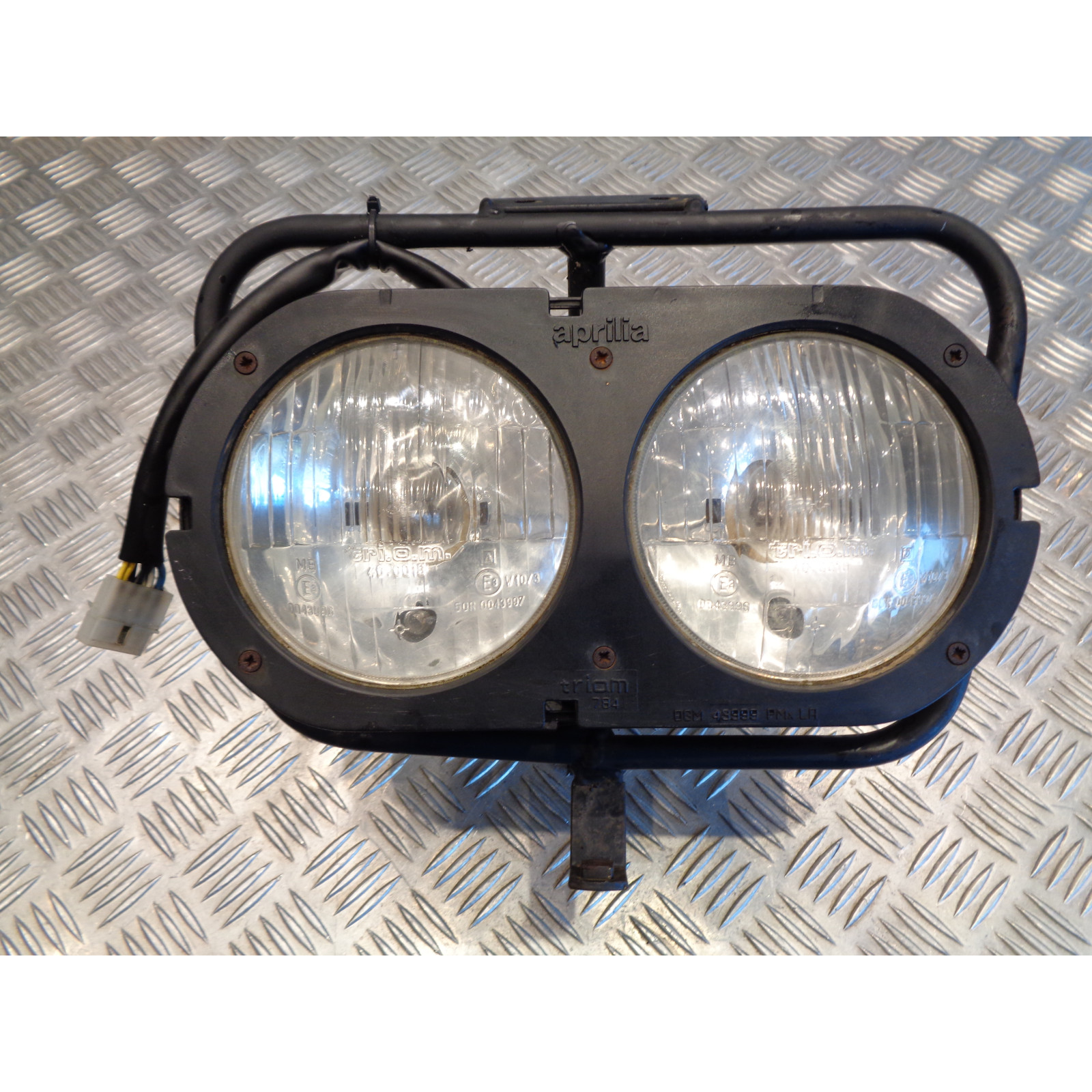 phare double optique avec araignee moto aprilia 125 tuareg