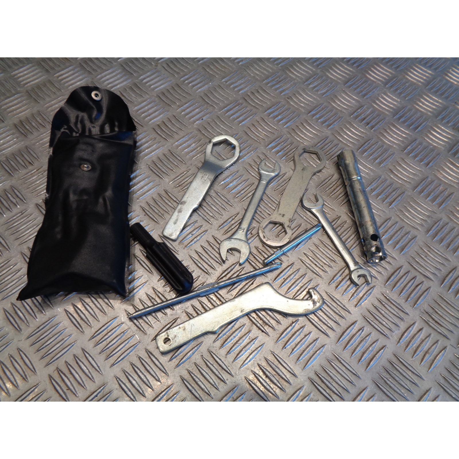 trousse boite outils moto yamaha fzs 600 fazer jyarj02 1998 - 01