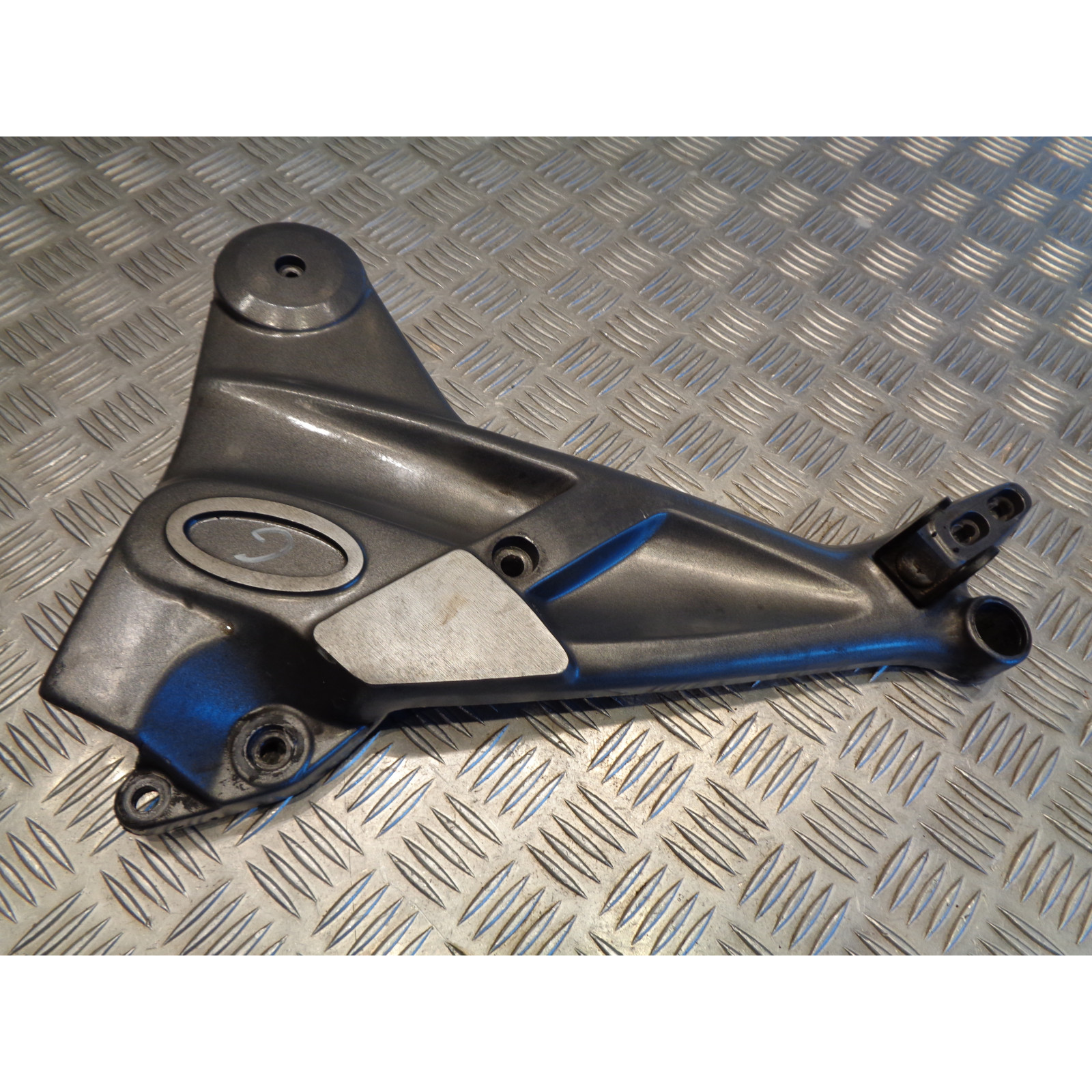 platine pour repose cale pied gauche moto triumph 900 trophy t336