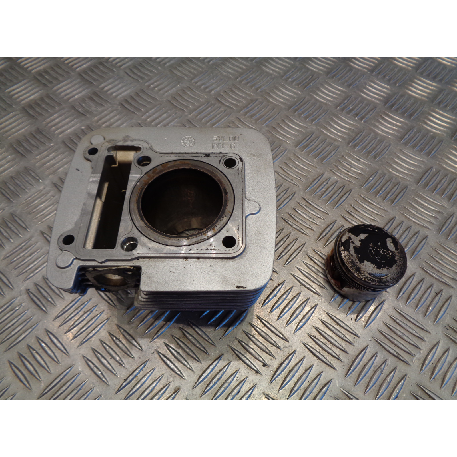 cylindre piston moto yamaha 125 ybr lbpre07 apres 2008