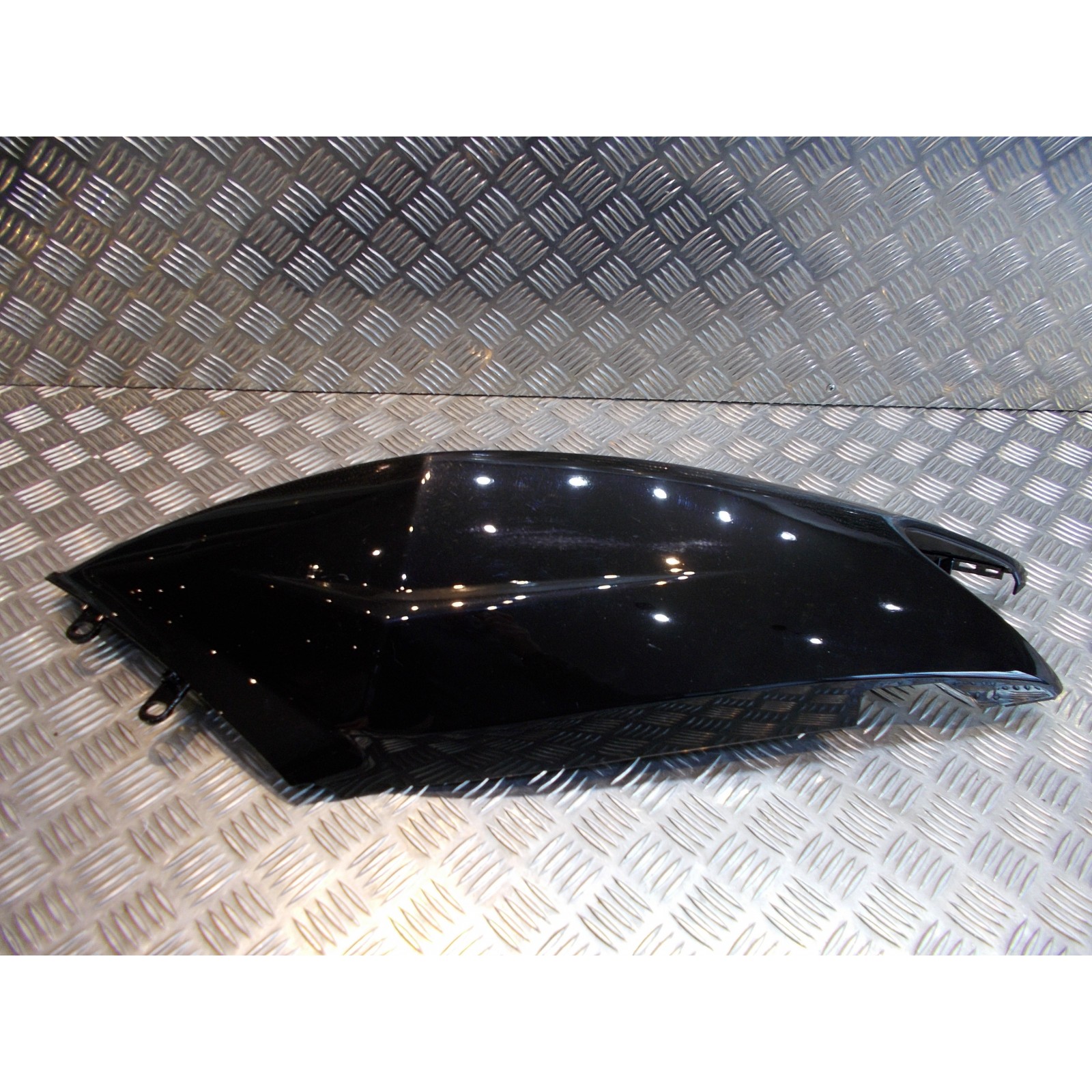 cache plastique coque carenage arriere gauche scooter yamaha 500 t max tmax 2004